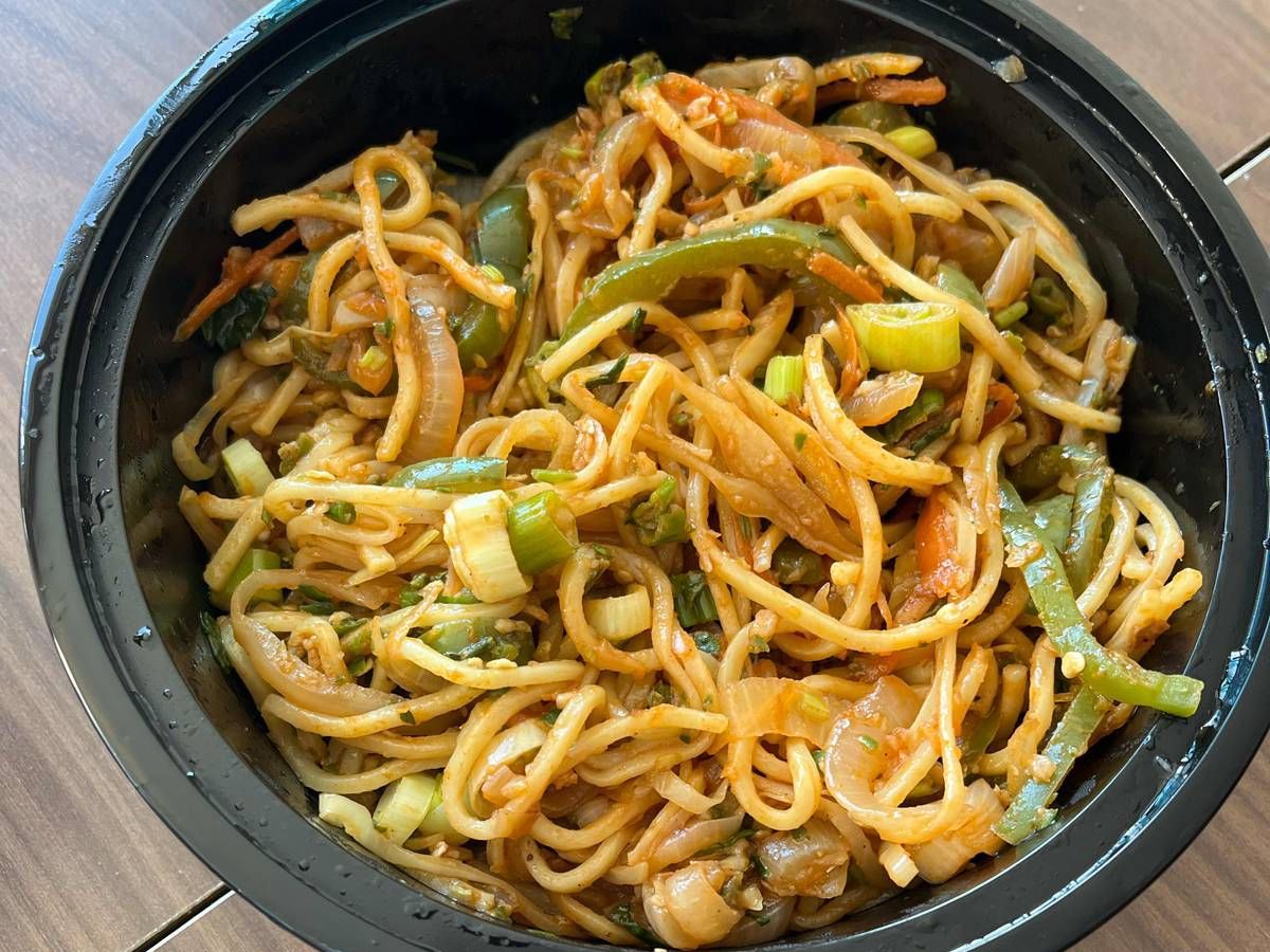Veg Hakka Noodles*.