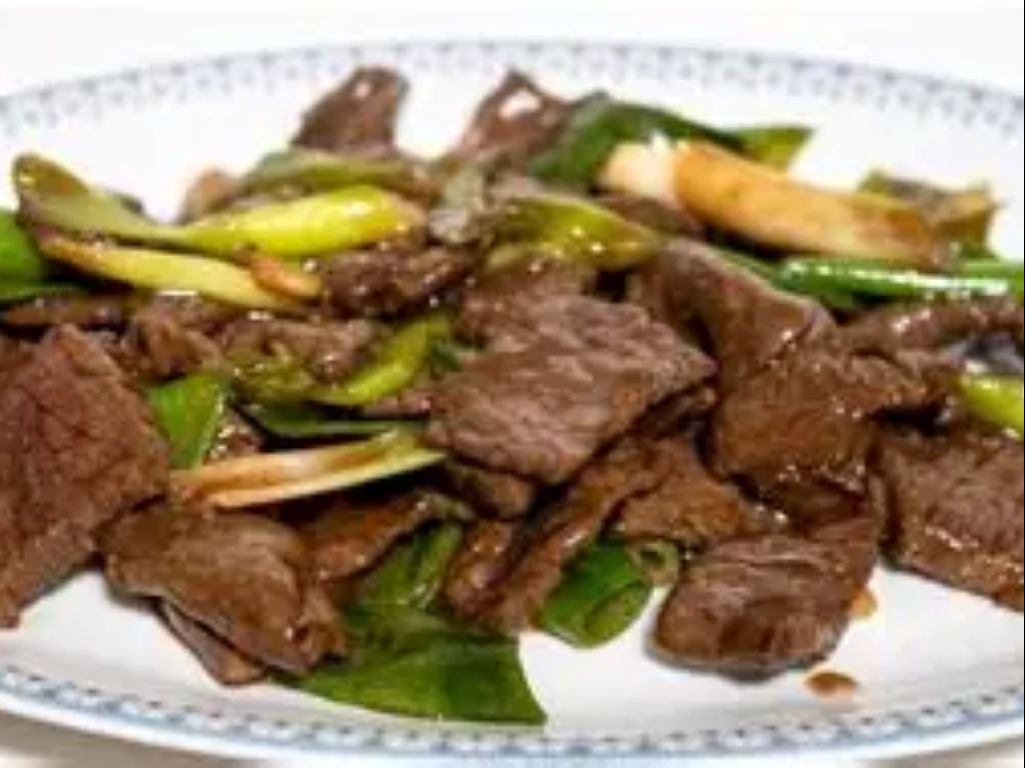 Beef w/ Ginger & Scallion  ( Hot & Spicy) / Bò xào Gừng & Hành Lá (Cay Nóng) / 姜葱牛肉（麻辣）.