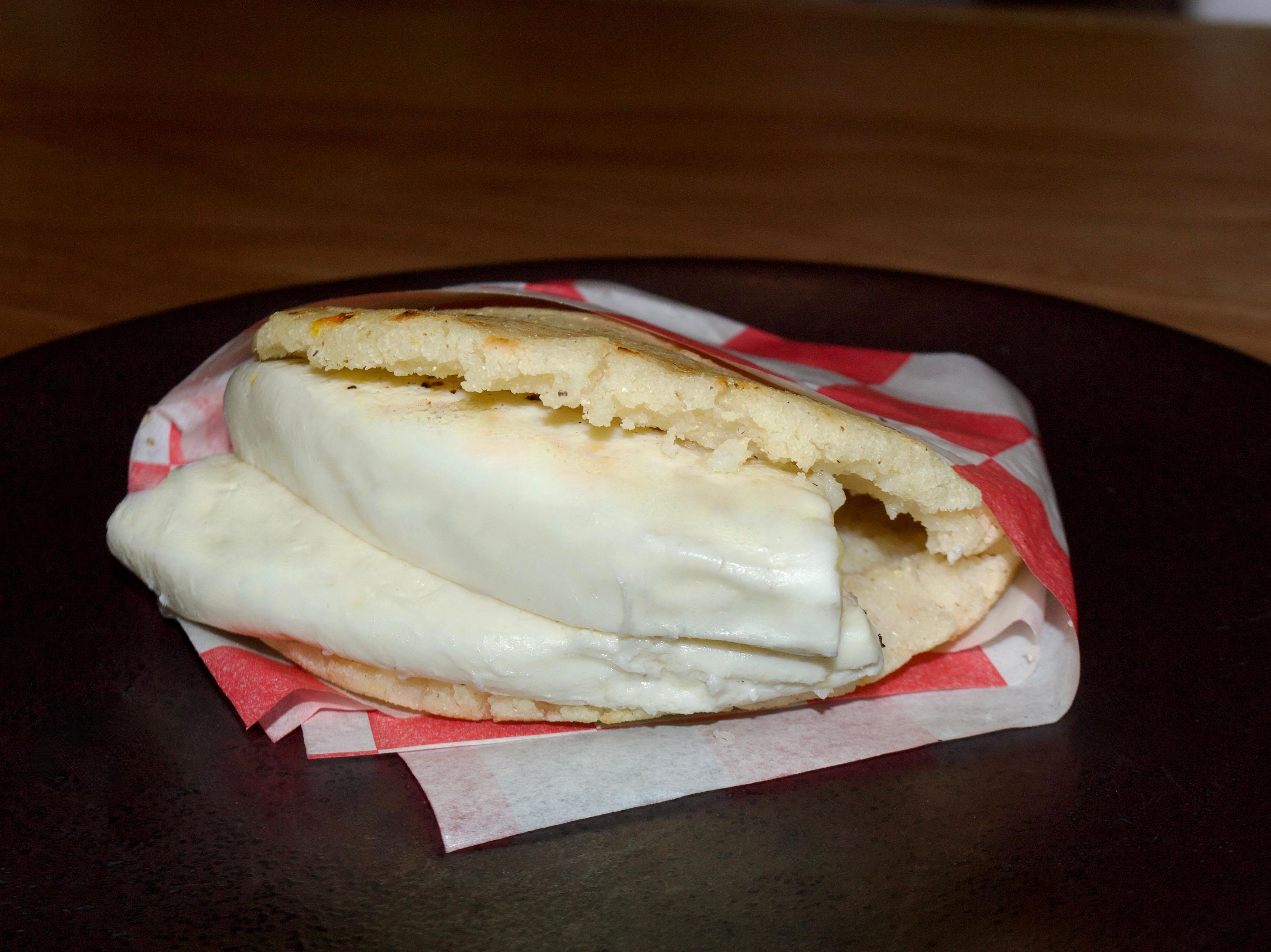 Hand Cheese Arepa / Arepa Queso e’Mano.