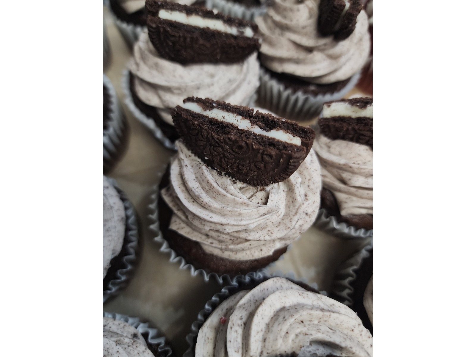Cookies & Cream Cupcake.