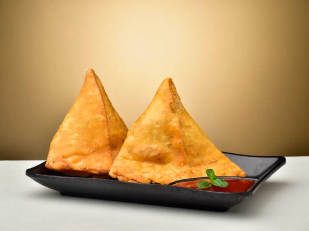 Aloo Samosa Large (2pcs).