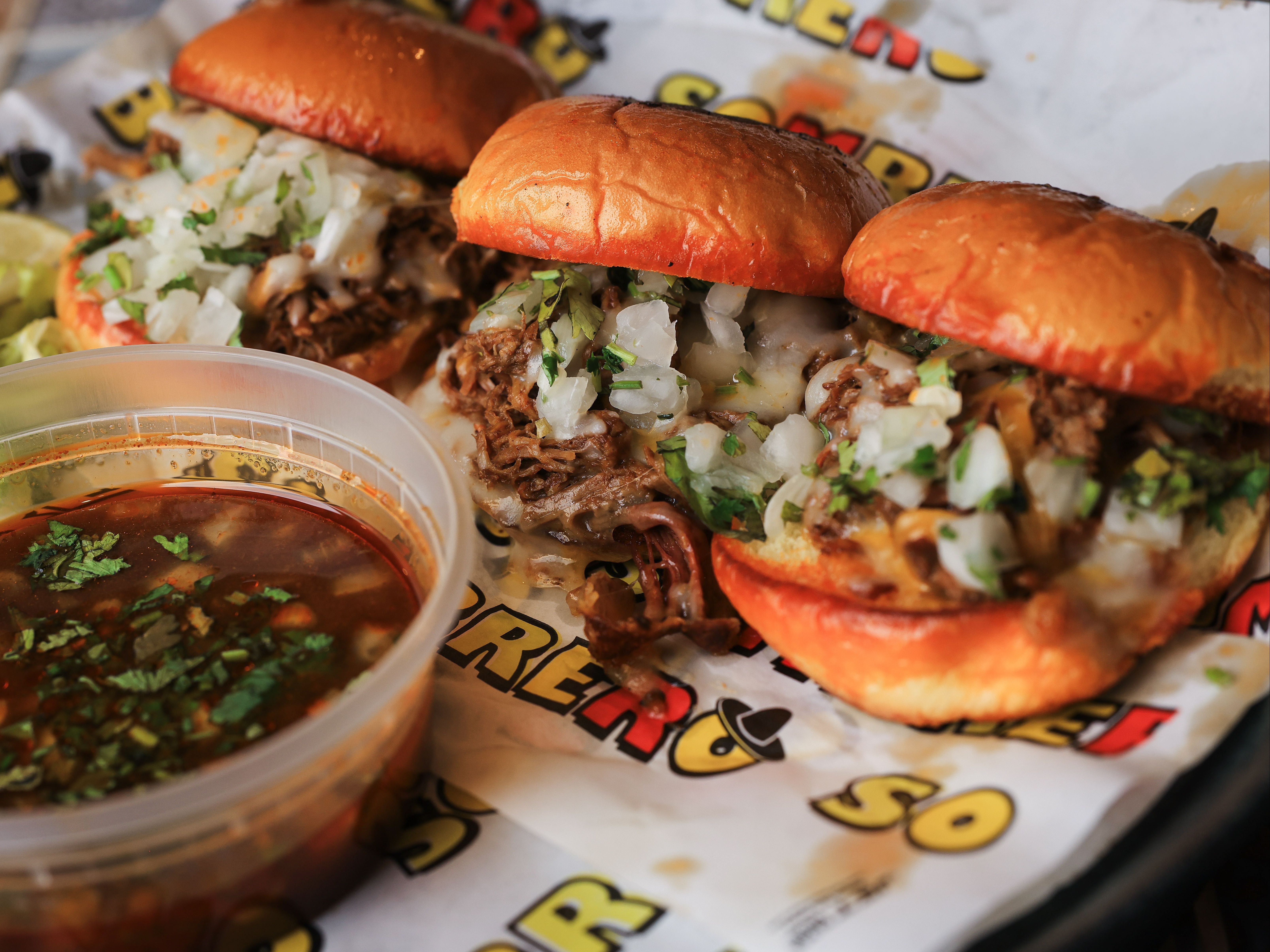 BIRRIA SLIDERS.