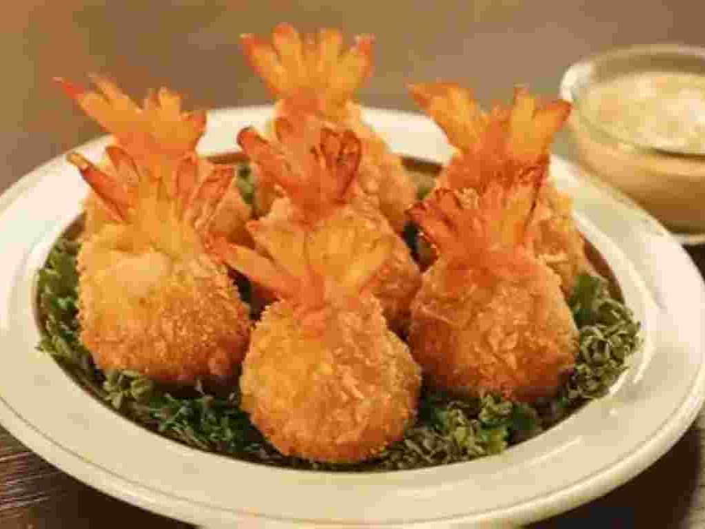 Fried Shrimp Ball / Bánh tôm chiên /.