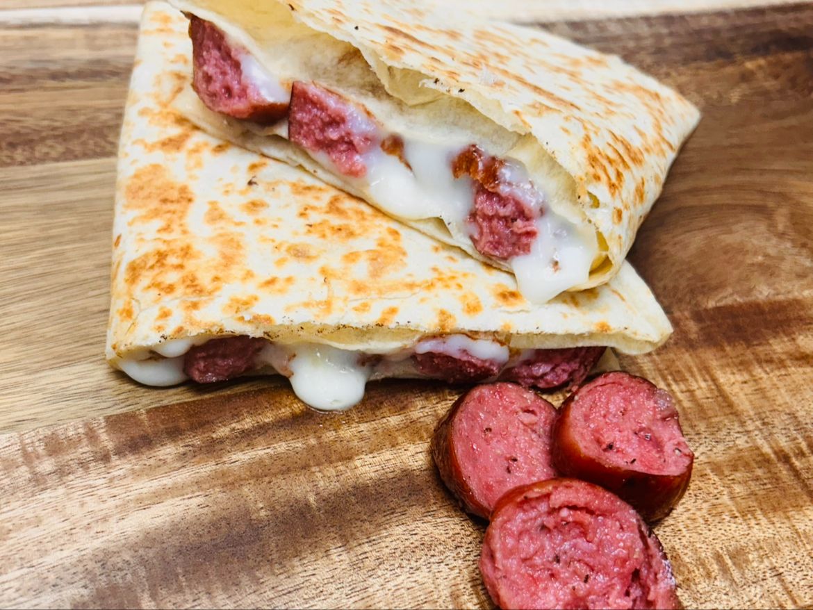 Salchicha Quesadilla