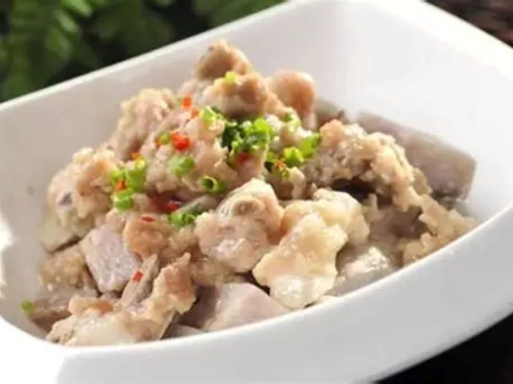 Steamed Chicken w/ Taro Roots / Gà Hấp Khoai Môn / 芋头蒸鸡.