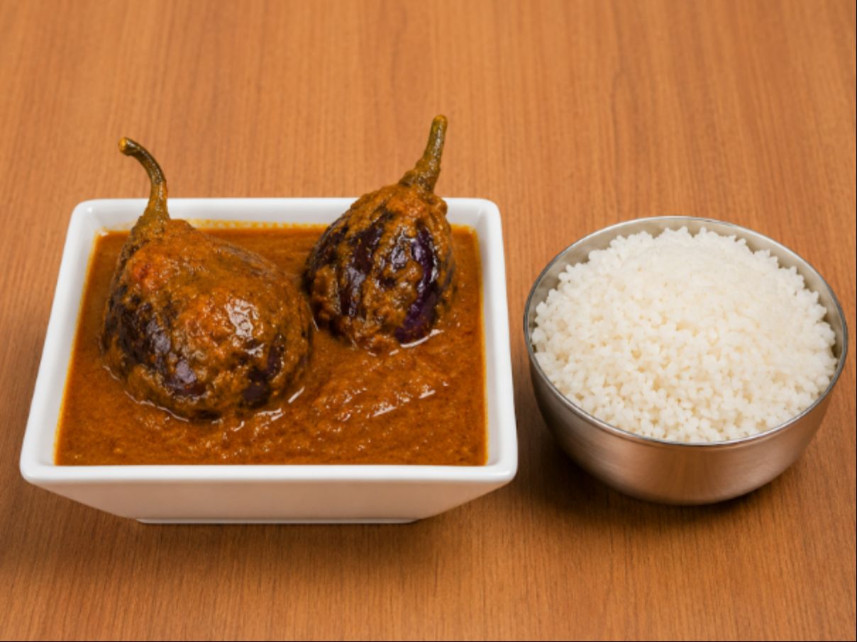 Ennai Katthirikkai Kolambu.
