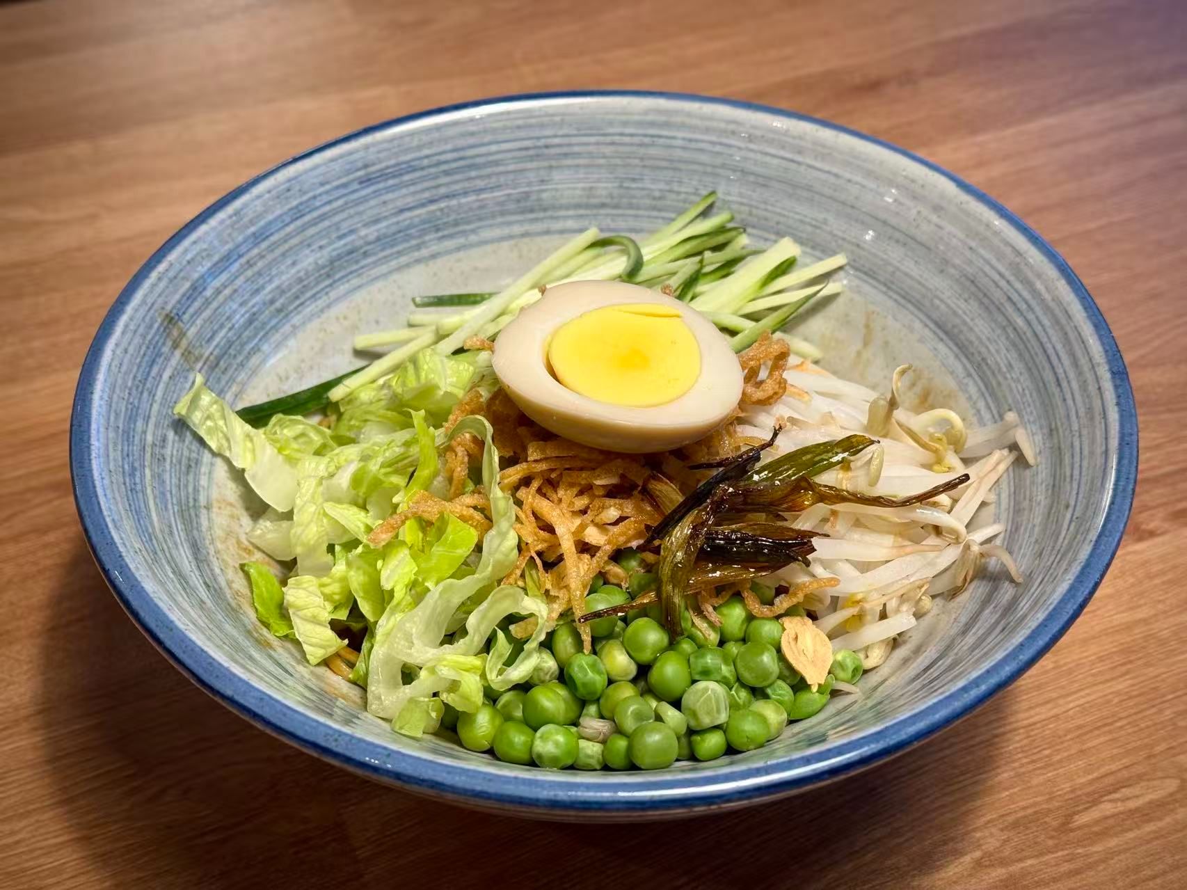 Nouilles végétariennes aux oignons verts