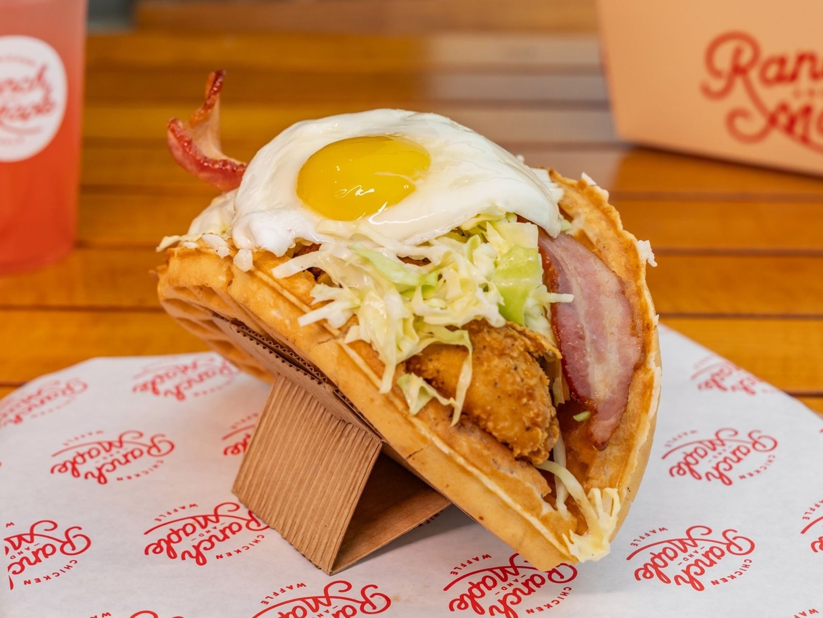 [WC] SUNNY DAY - Waffle & Chicken Sandwich.