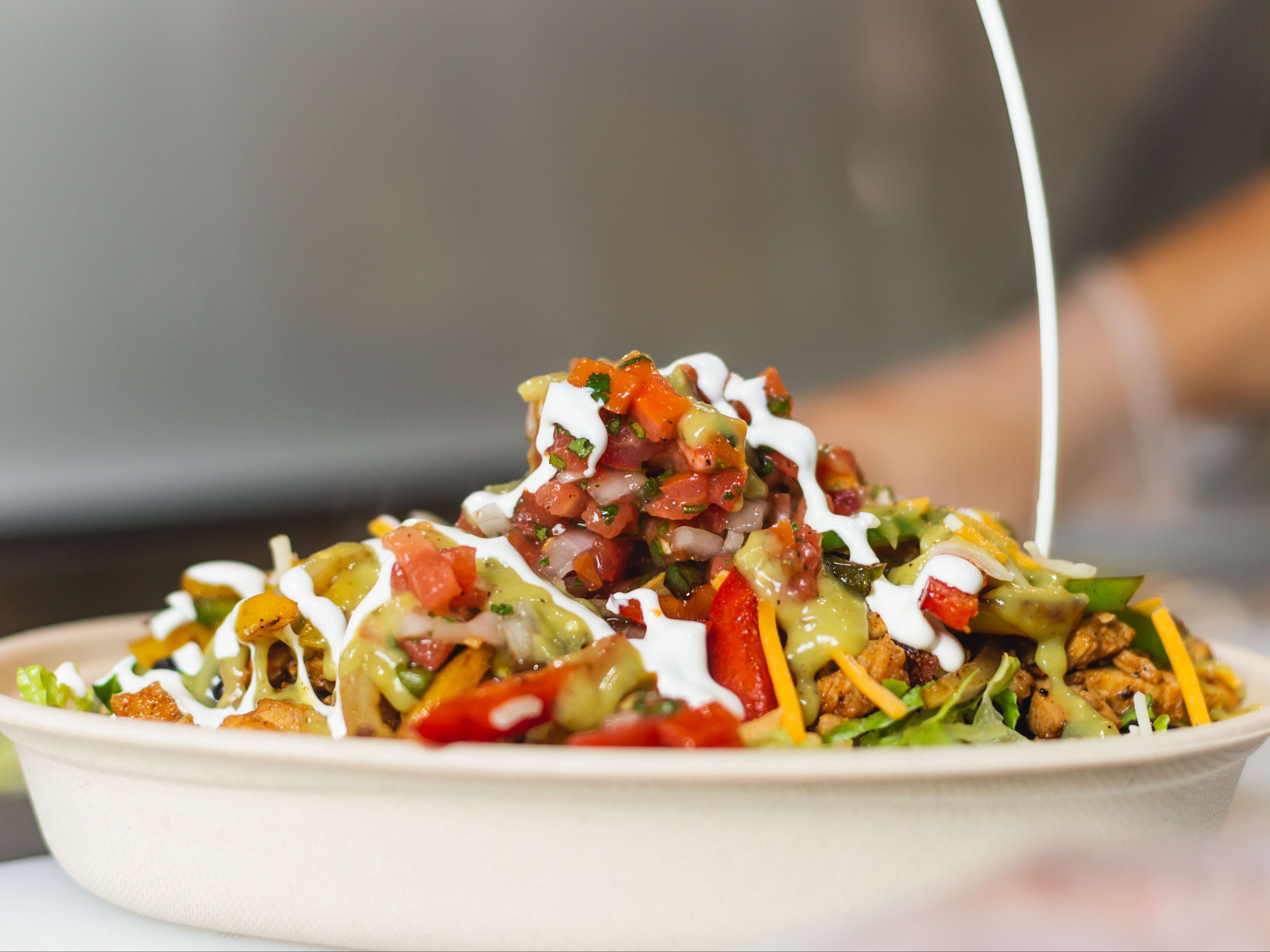 Lunch Special (Chicken Bowl w/ Canned Drink).