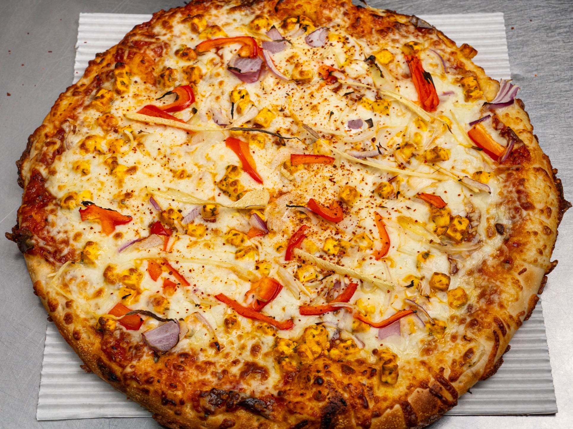 Chilli Paneer Pizza (Spicy).