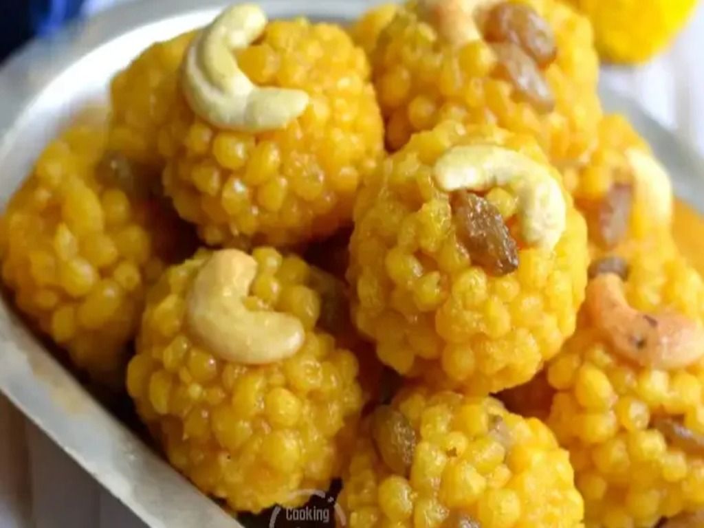 Boondi Laddu (4pcs).