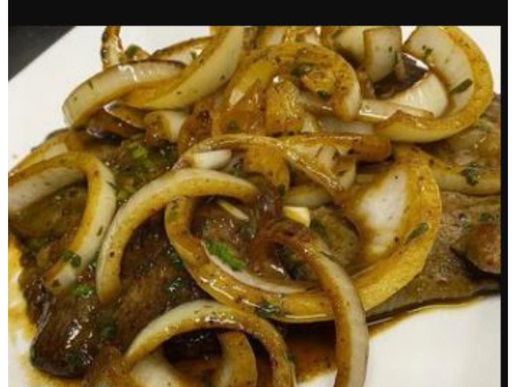 Bistec Encebollado / Onion Steak.