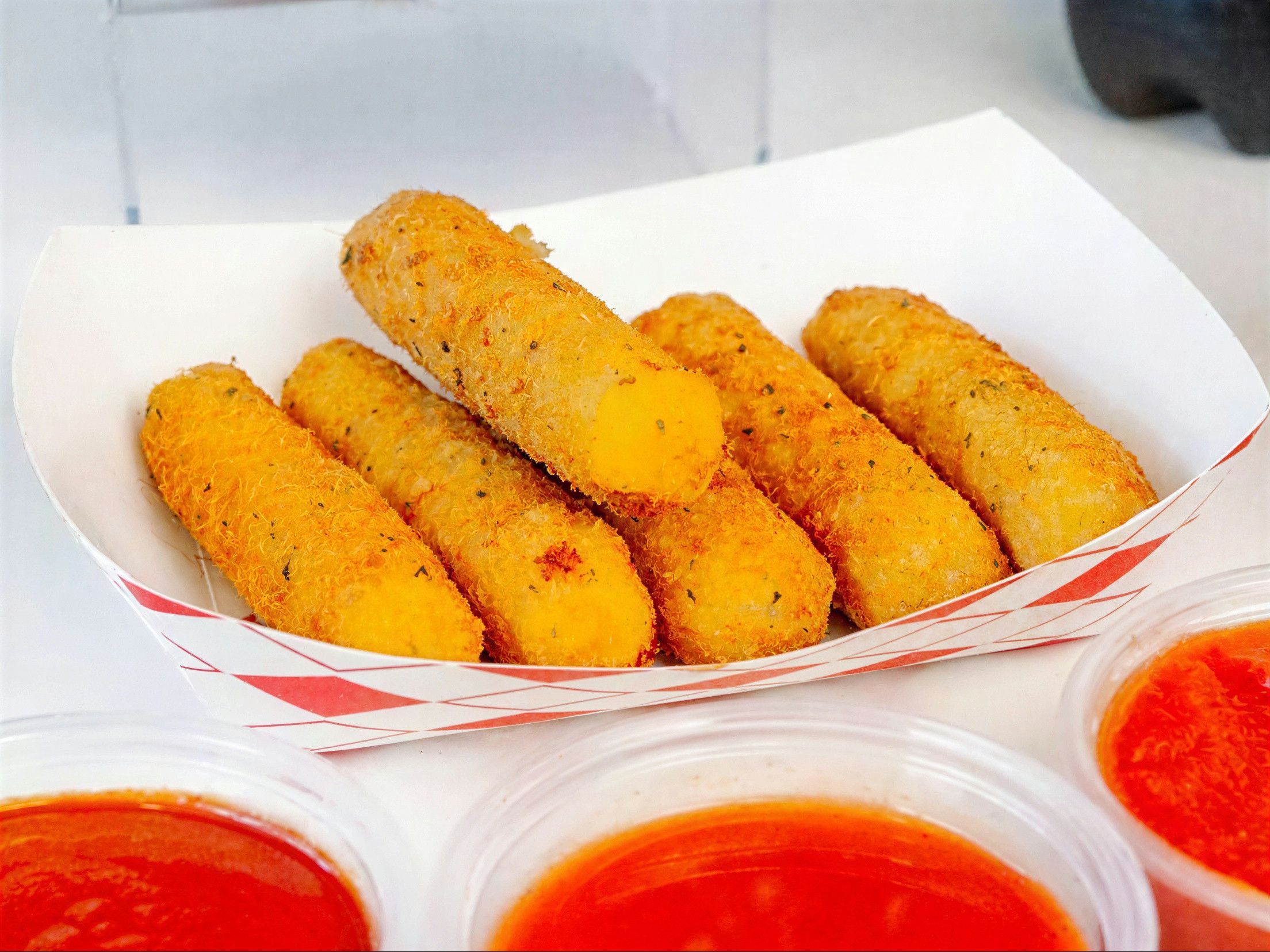 Mozzarella Sticks (6pc).