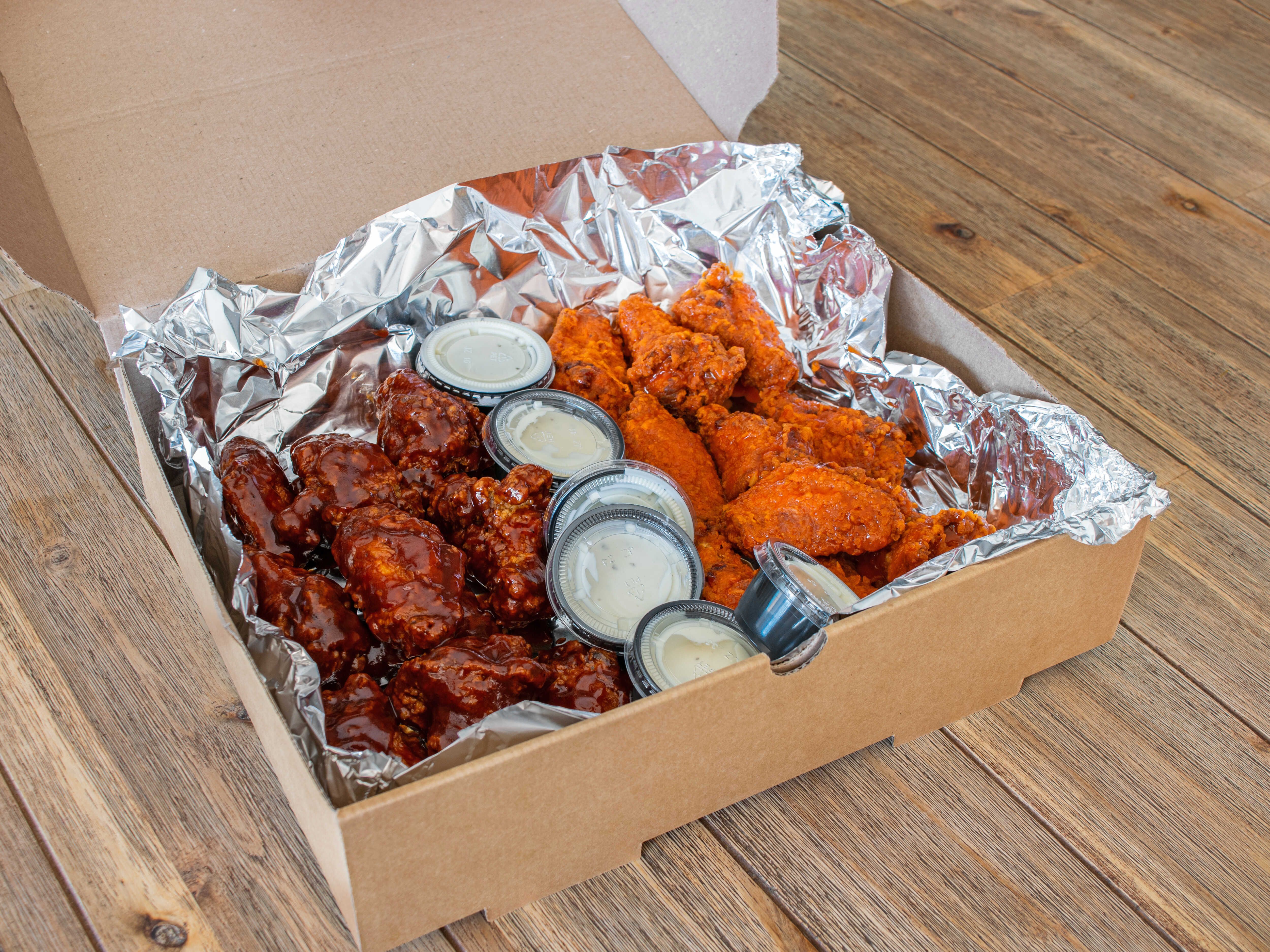 Crispy Wings-FLAMIN,BUFFALO,BBQ (20 Count)