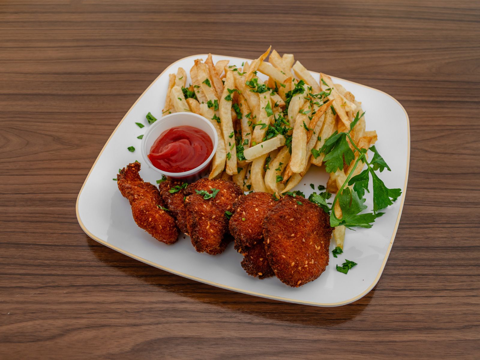 Chicken Nuggets with Fries (5 Pieces).