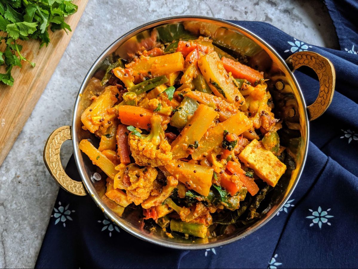 Vegetable Jalfrezi (Small  Tray- Serves 10-12 People).