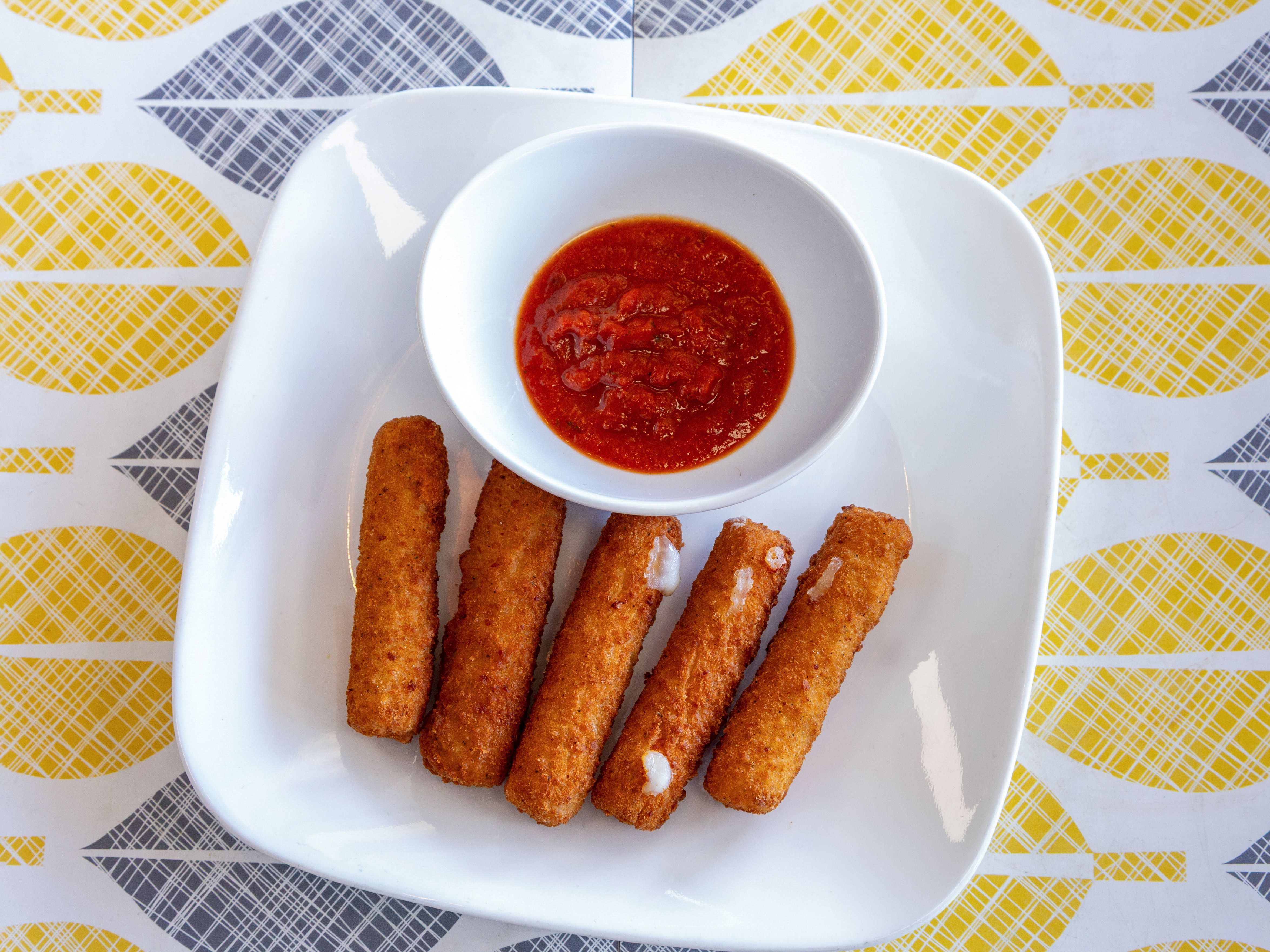 Mozzarella Sticks 5 Pieces.