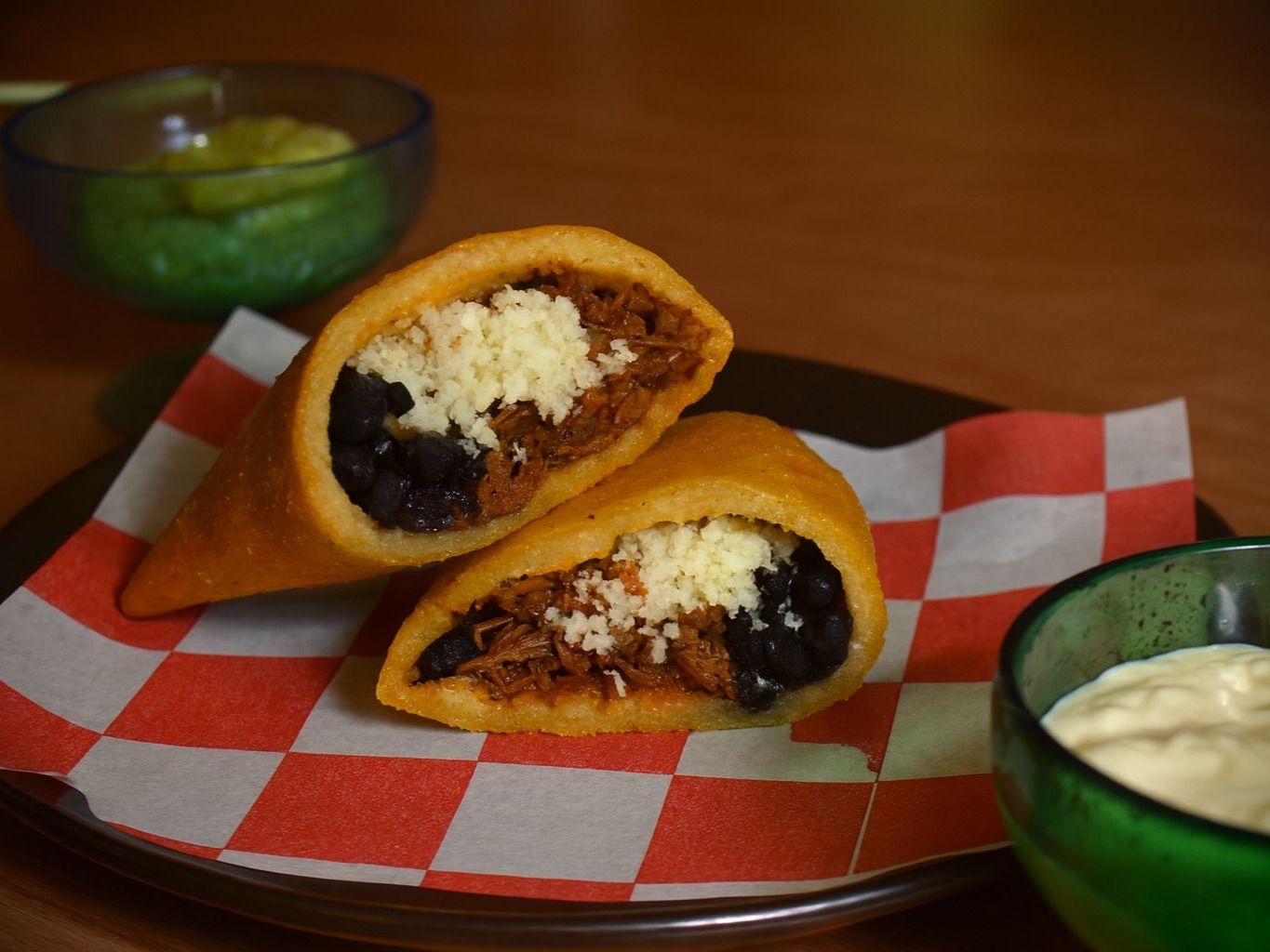 Pabellón Empanada / Empanada Pabellón.
