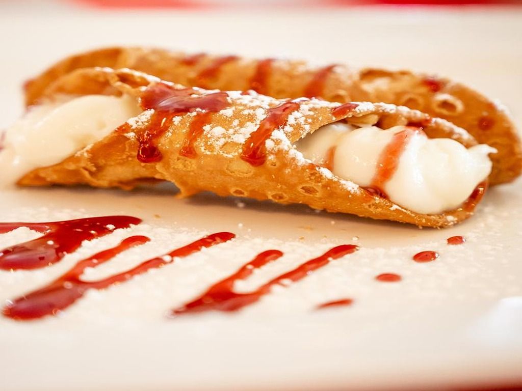Cannoli.