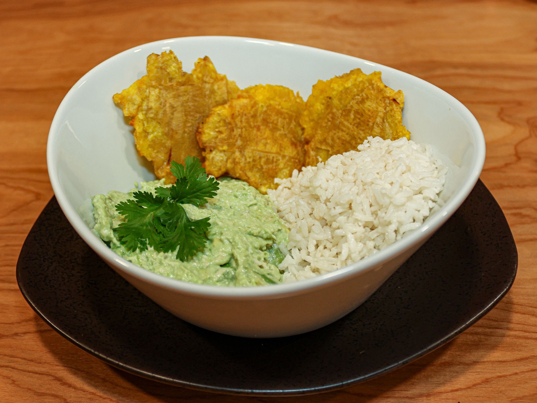 Chicken Avocado Bowl / Bowl de Pollo y Aguacate Reina Pepiada.