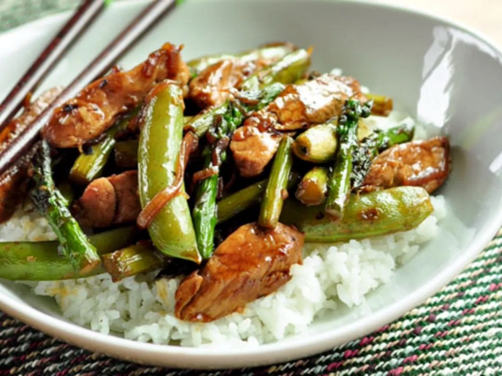 Roast Pork w/ Pea Pods / Thịt heo quay với đậu quả / 豉汁豬肉配豌豆莢.