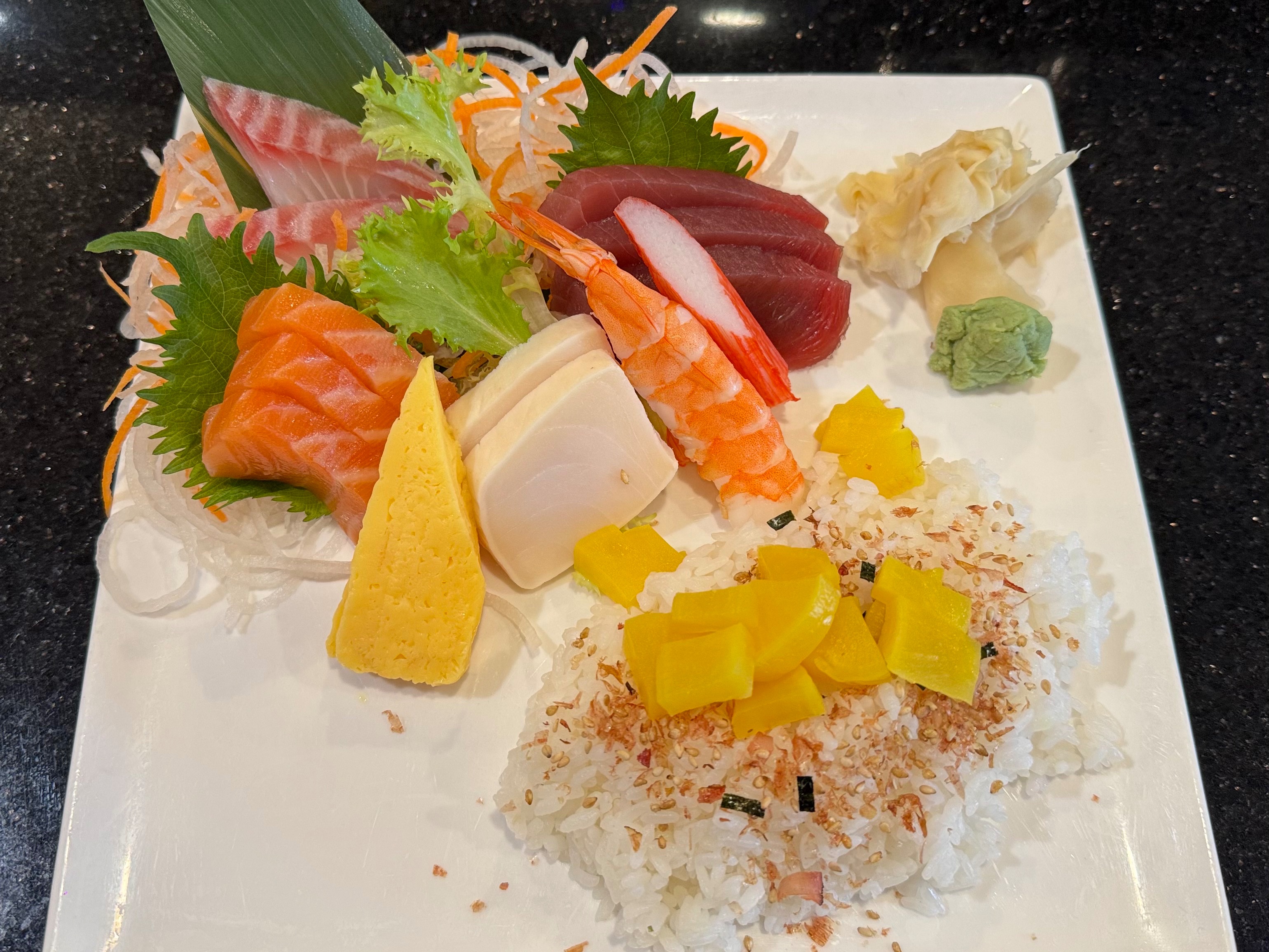 Chirashi Lunch*.