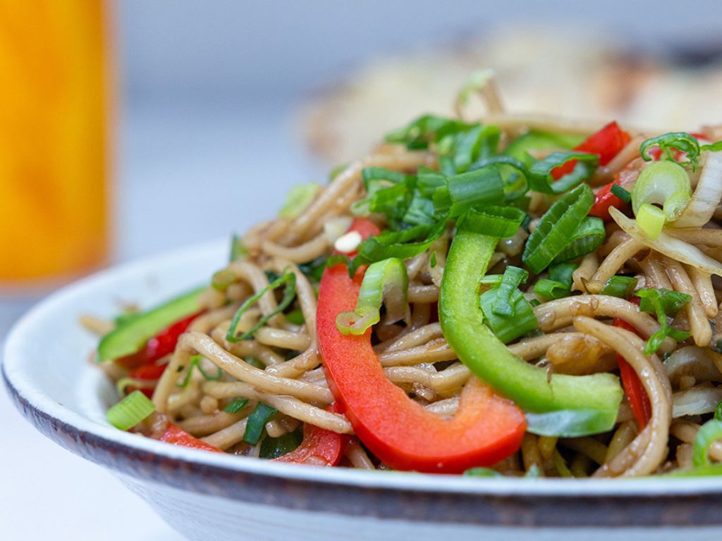 Chicken Chili Garlic Noodles  (Small  Tray- Serves 10-12 People)