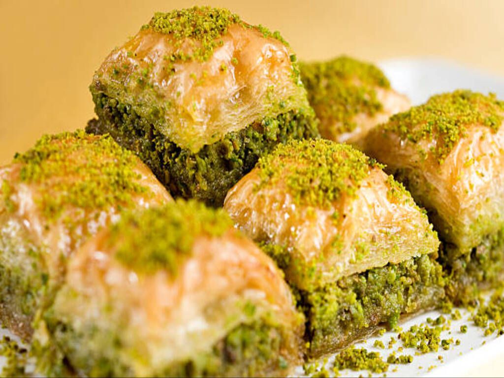 BAKLAVA TRAY PISTACHIO(36 Pieces)