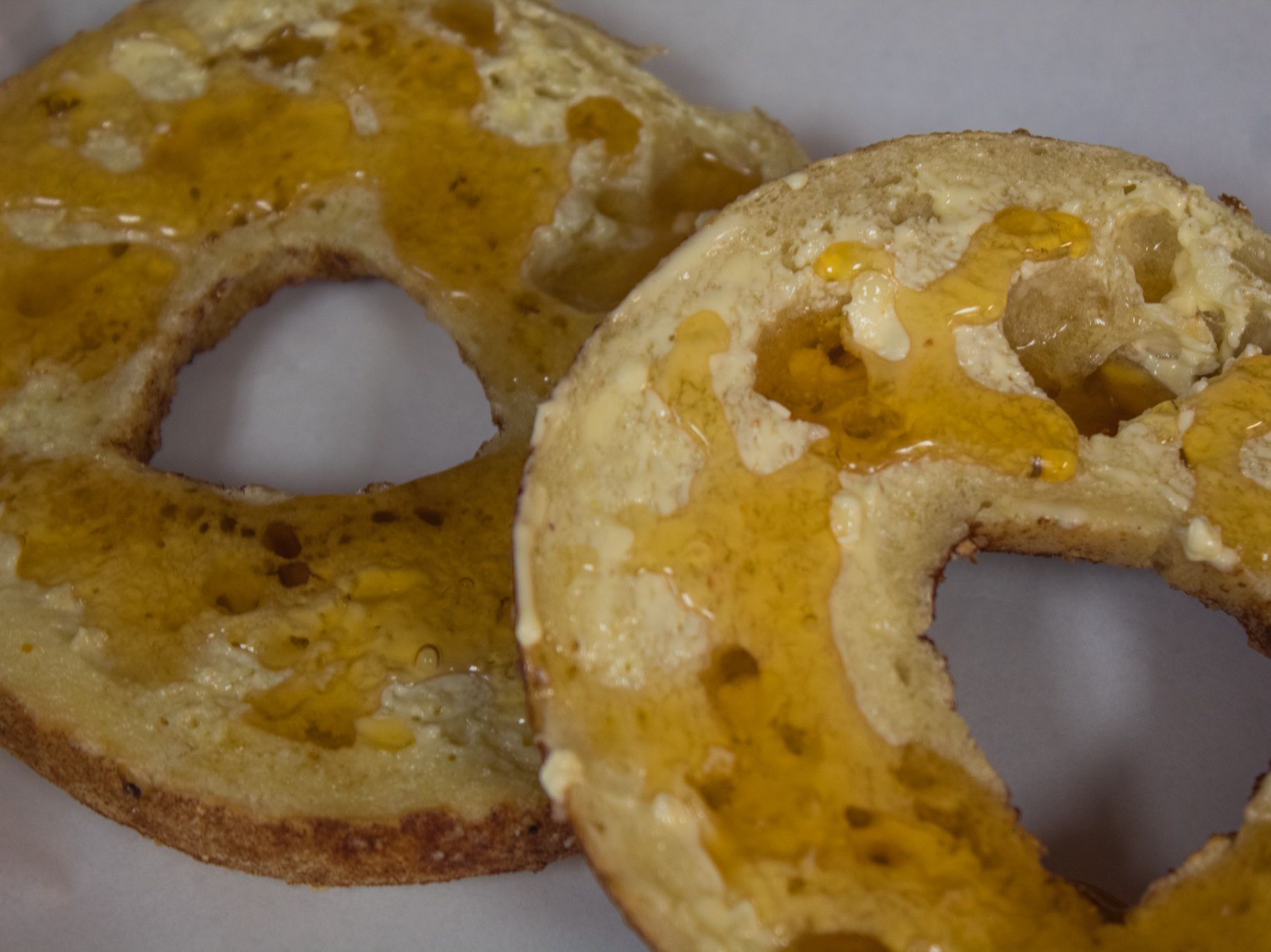 BAGEL W/HONEY.