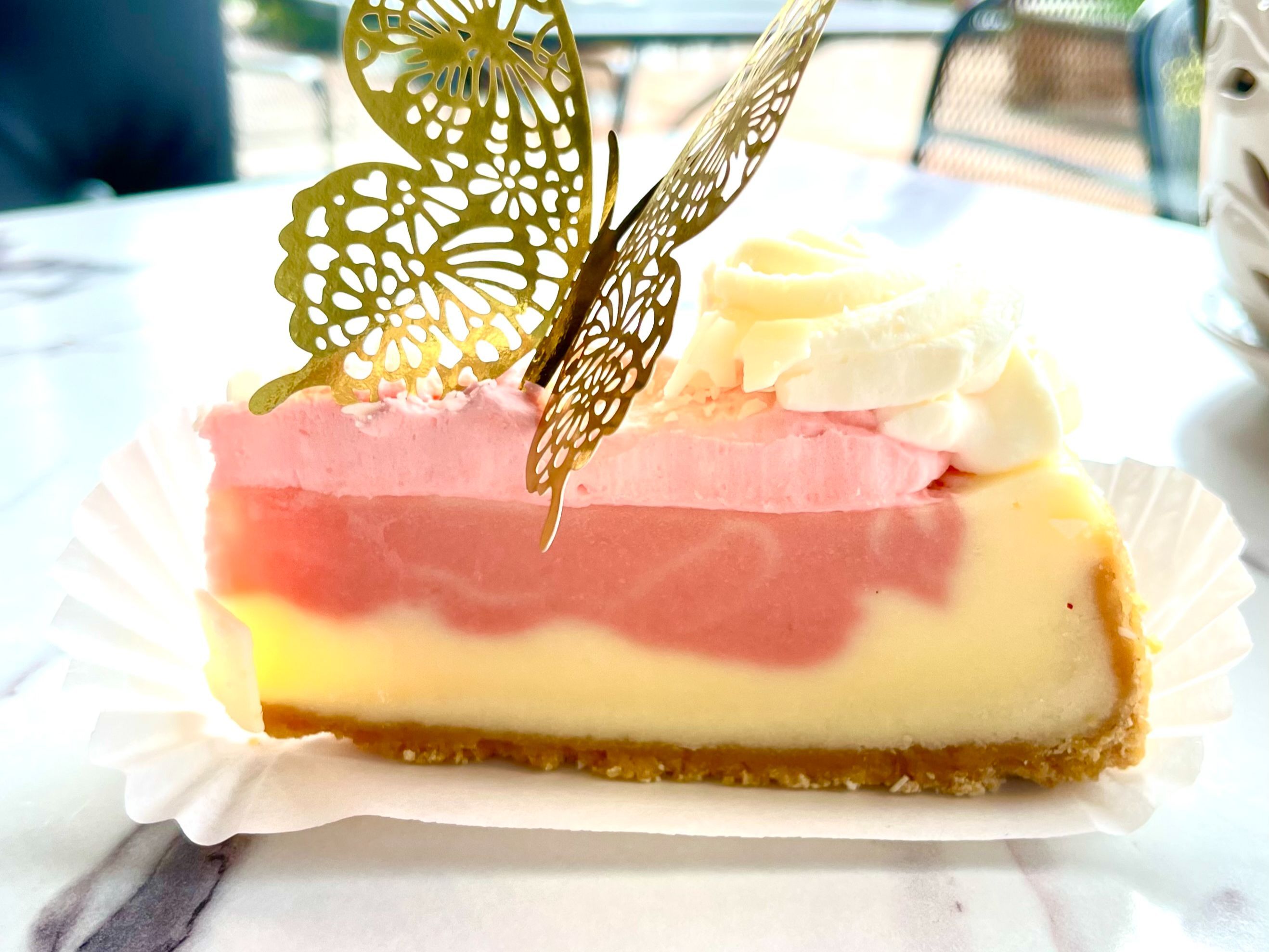 STRAWBERRY CREAM CHEESECAKE