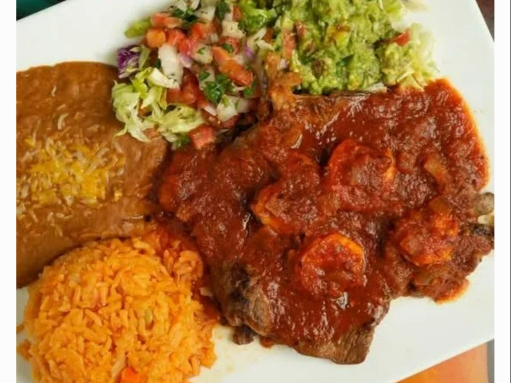 Bistec Y Camarones.