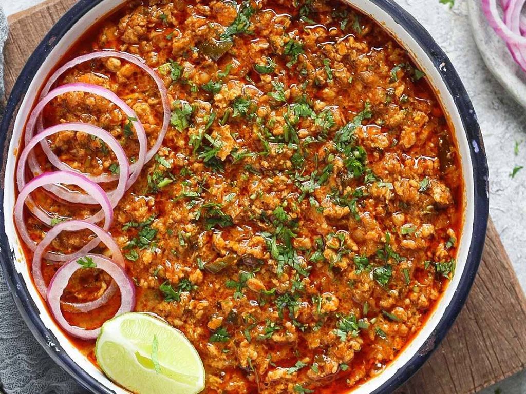 Chicken Kheema Matar Masala  (Small  Tray- Serves 10-12 People)