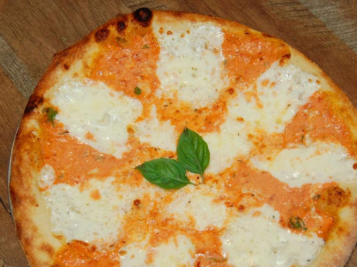 Vodka Sauce Margherita Personal 12 Inch.