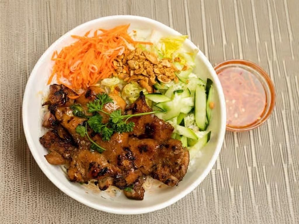 B76. Grilled Chicken Vermicelli.