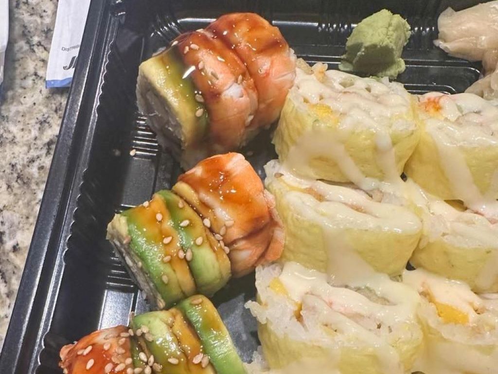 SR16. Mango Passion Roll - Sweet mango, shrimp tempura & avocado rolled in soy wrap topped with house mango sauce & fish egg',.