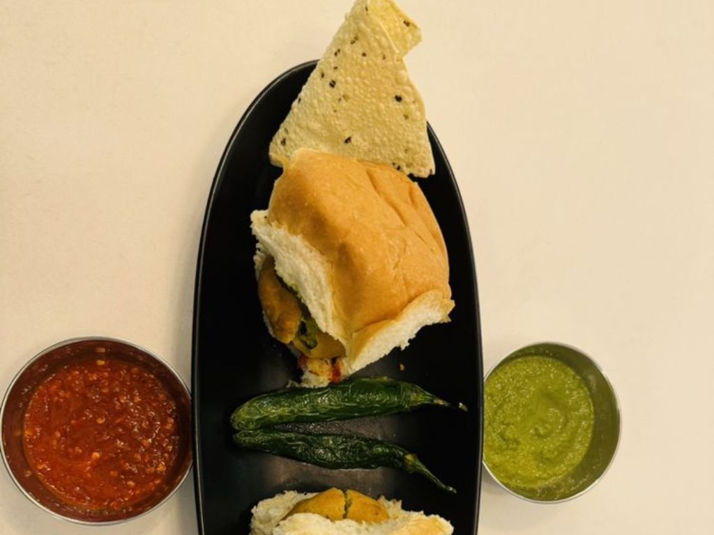 Vada Pav (2 Pcs).