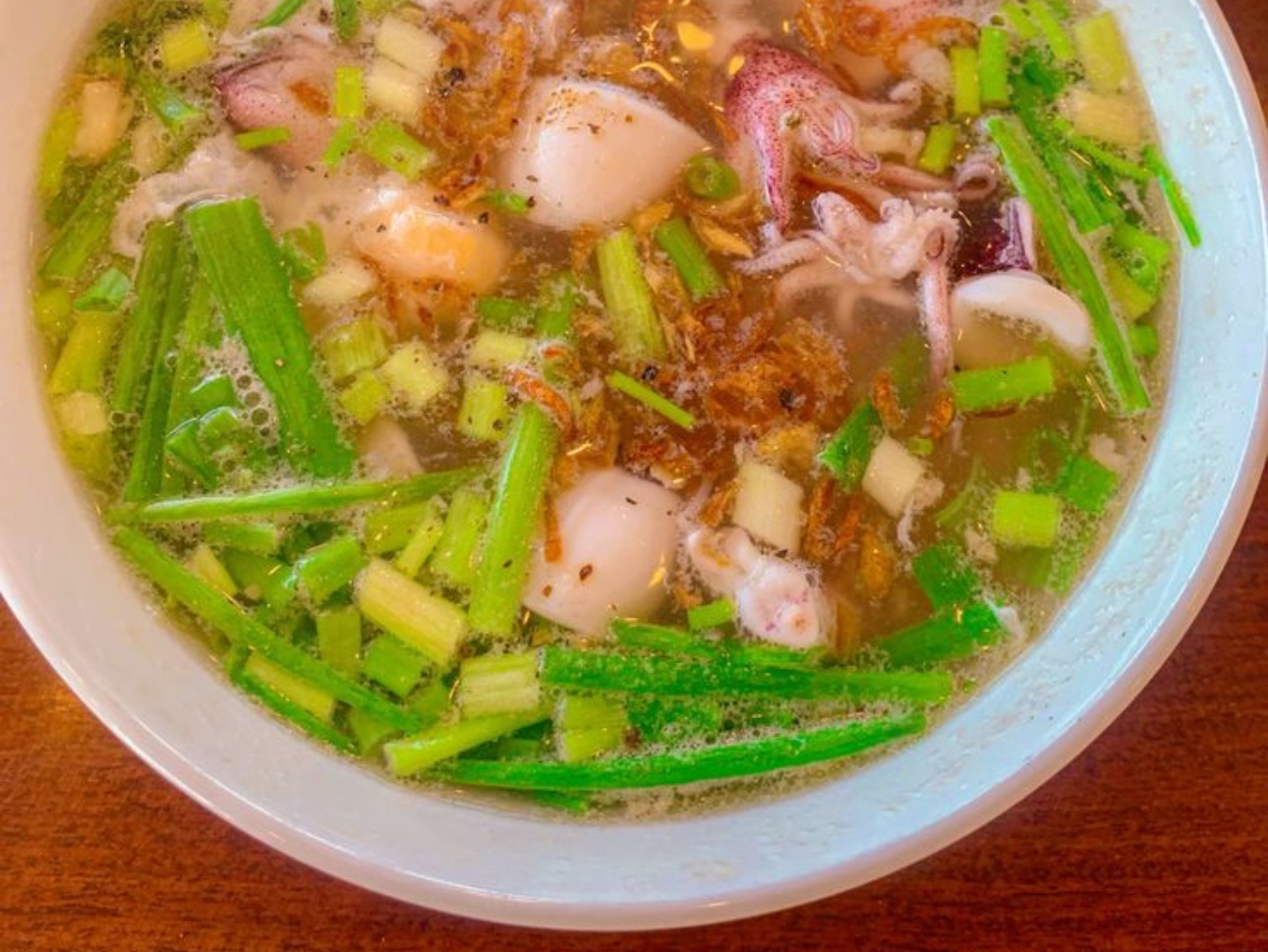 42 HU TIEU / MI NUOC. / Rice Noodle & Egg Noodle Soup.
