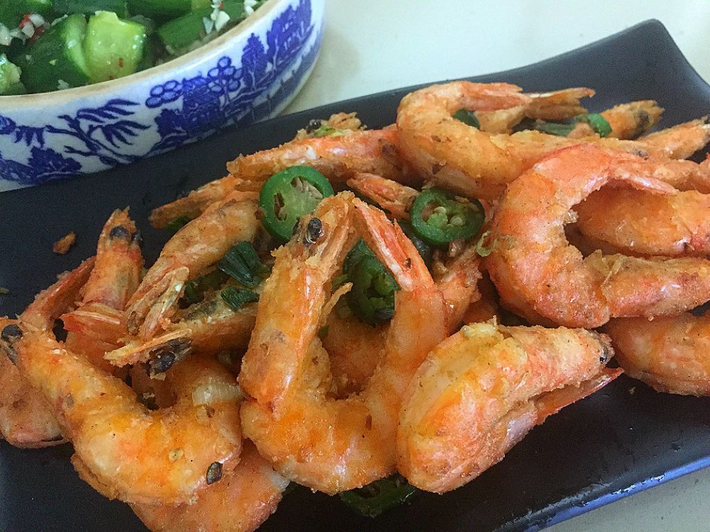 Cantonese Fried Shrimp (6) / Tôm Chiên Kiểu Quảng Đông (6 con) / 广东炸虾（6只）.