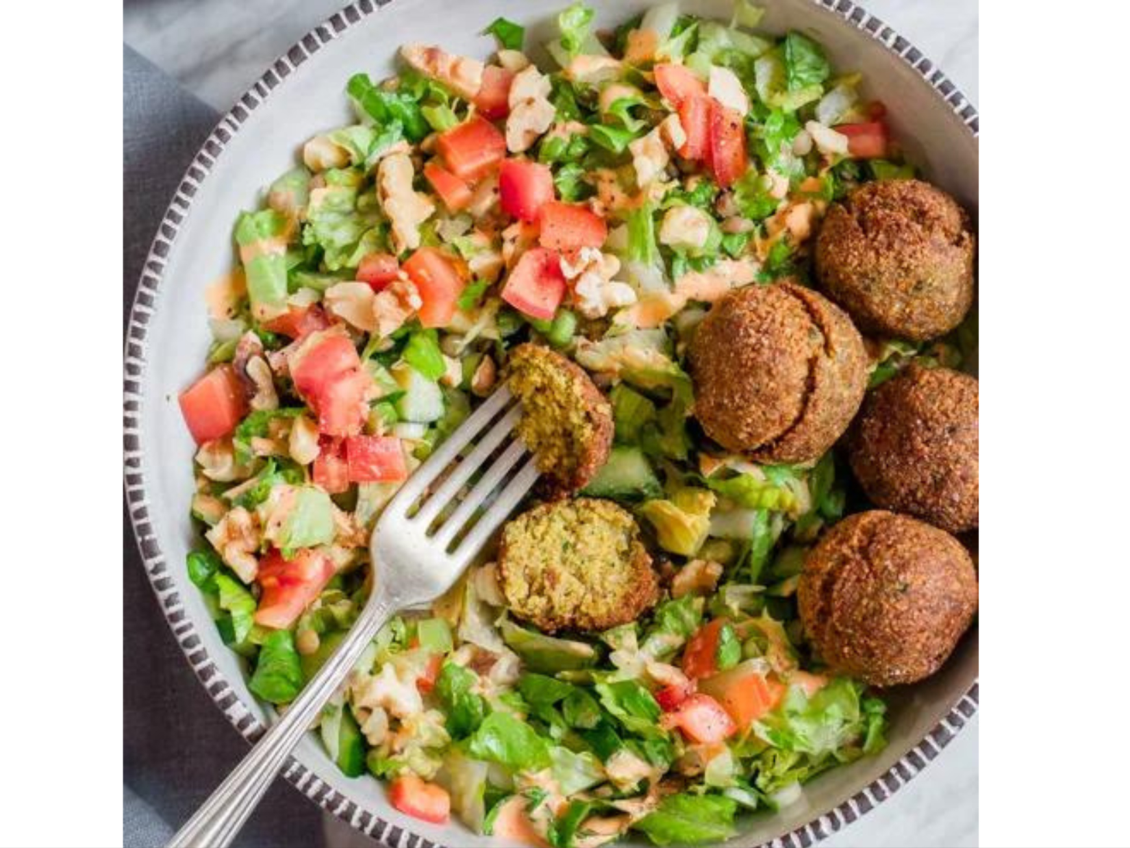 Falafel Salad سلطة الفلافل.
