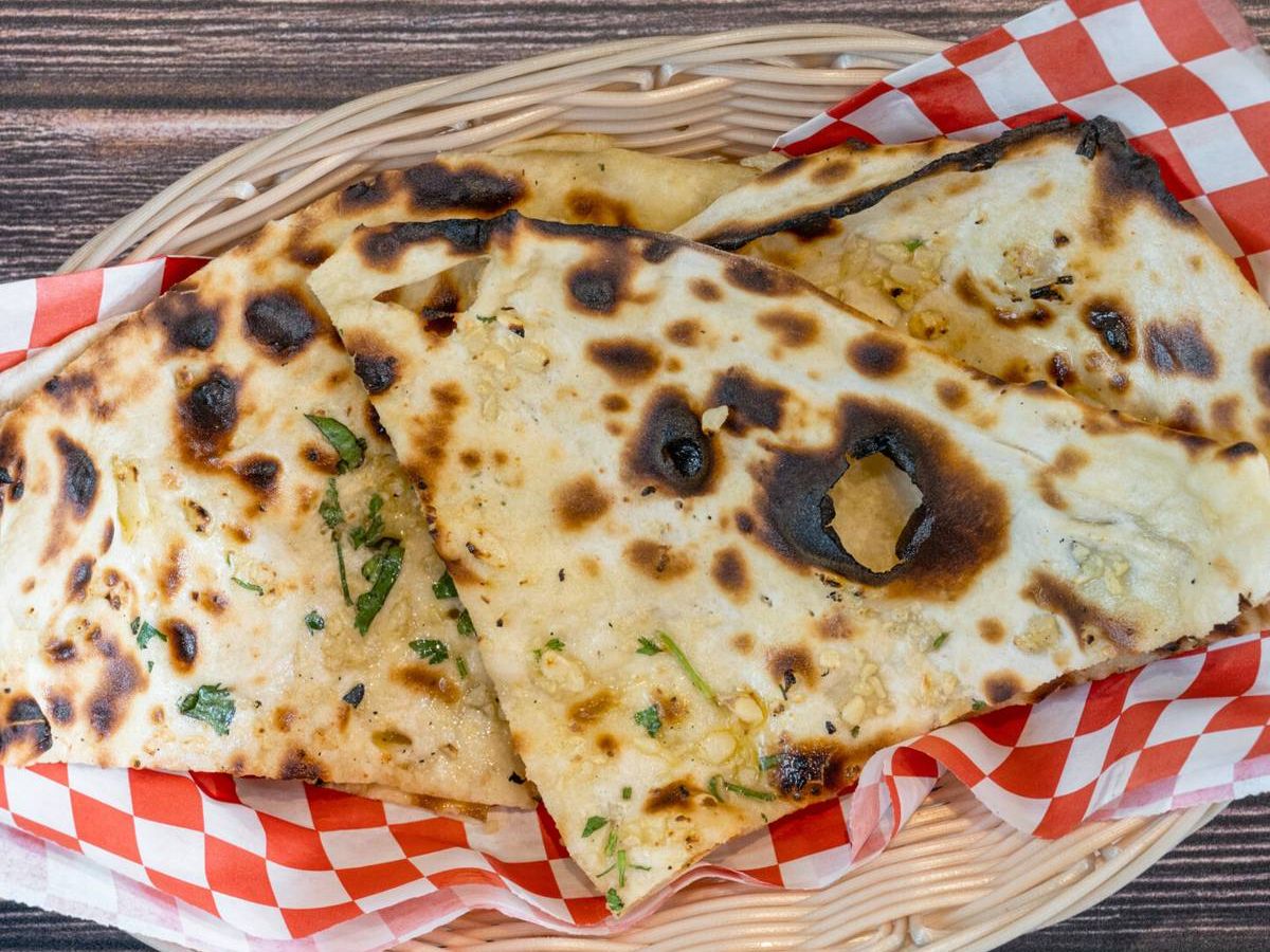 GARLIC NAAN.