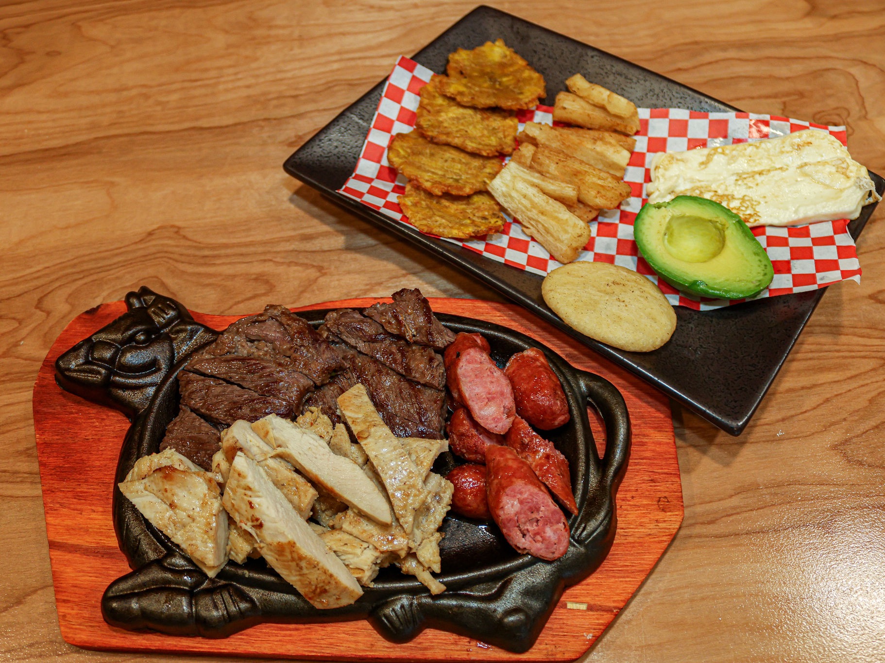 Avila Mix BBQ Churrasco (Serves 4–6) / Parrilla Mixta con Churrasco Ávila (Para 4–6 Personas)