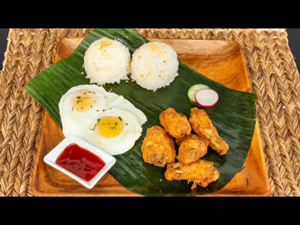 FRIED CHICKEN SILOG.