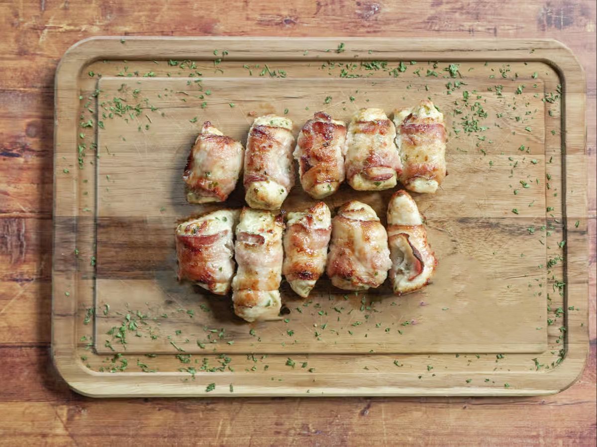 Bacon wrapped Chicken (8 oz).