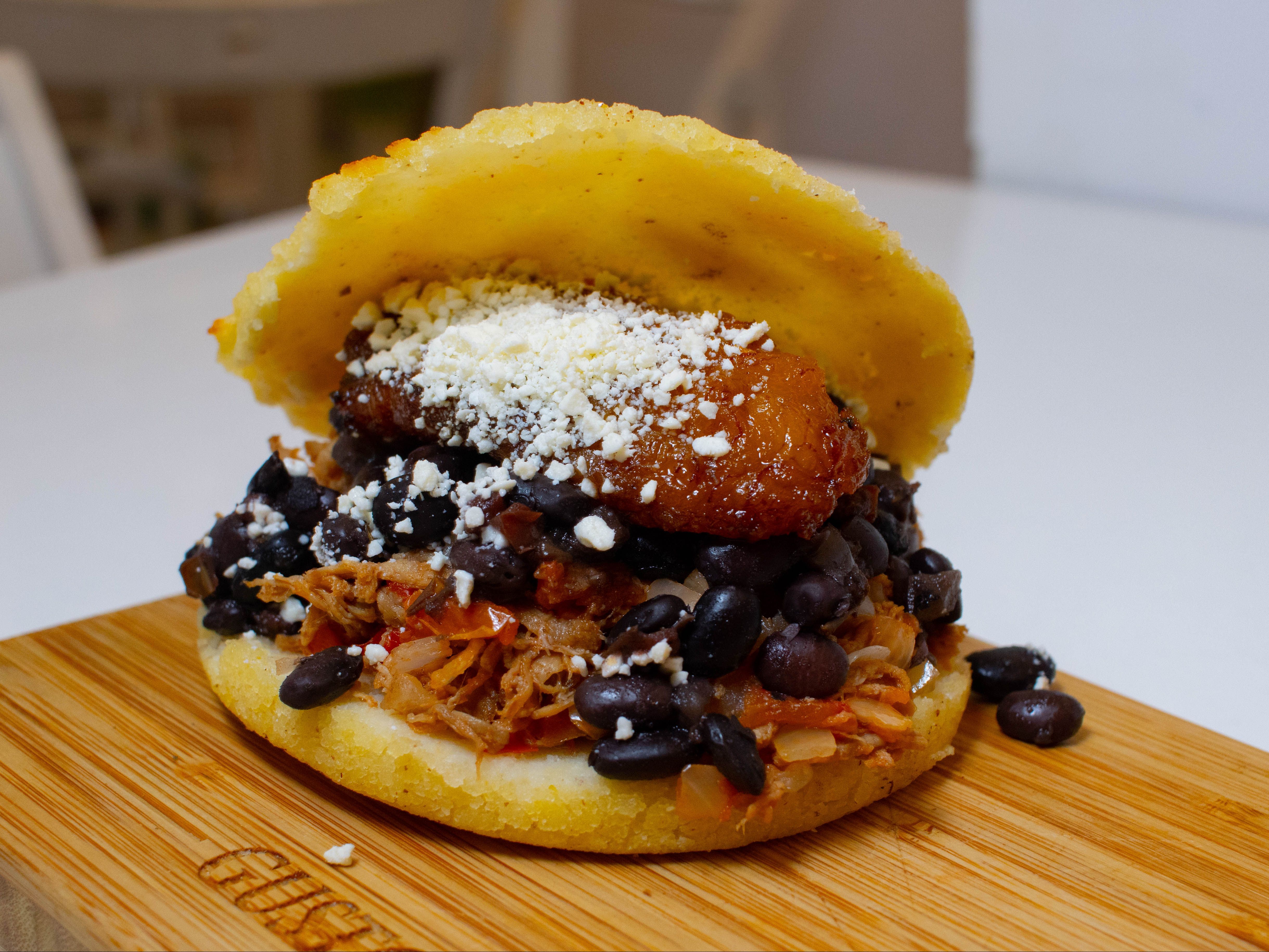 #8 AREPA PABELLON.