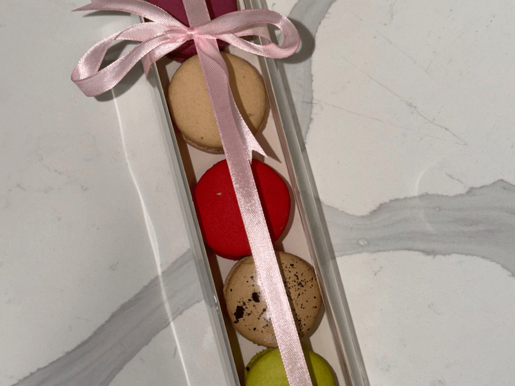 Mini Macarons 6 pack.
