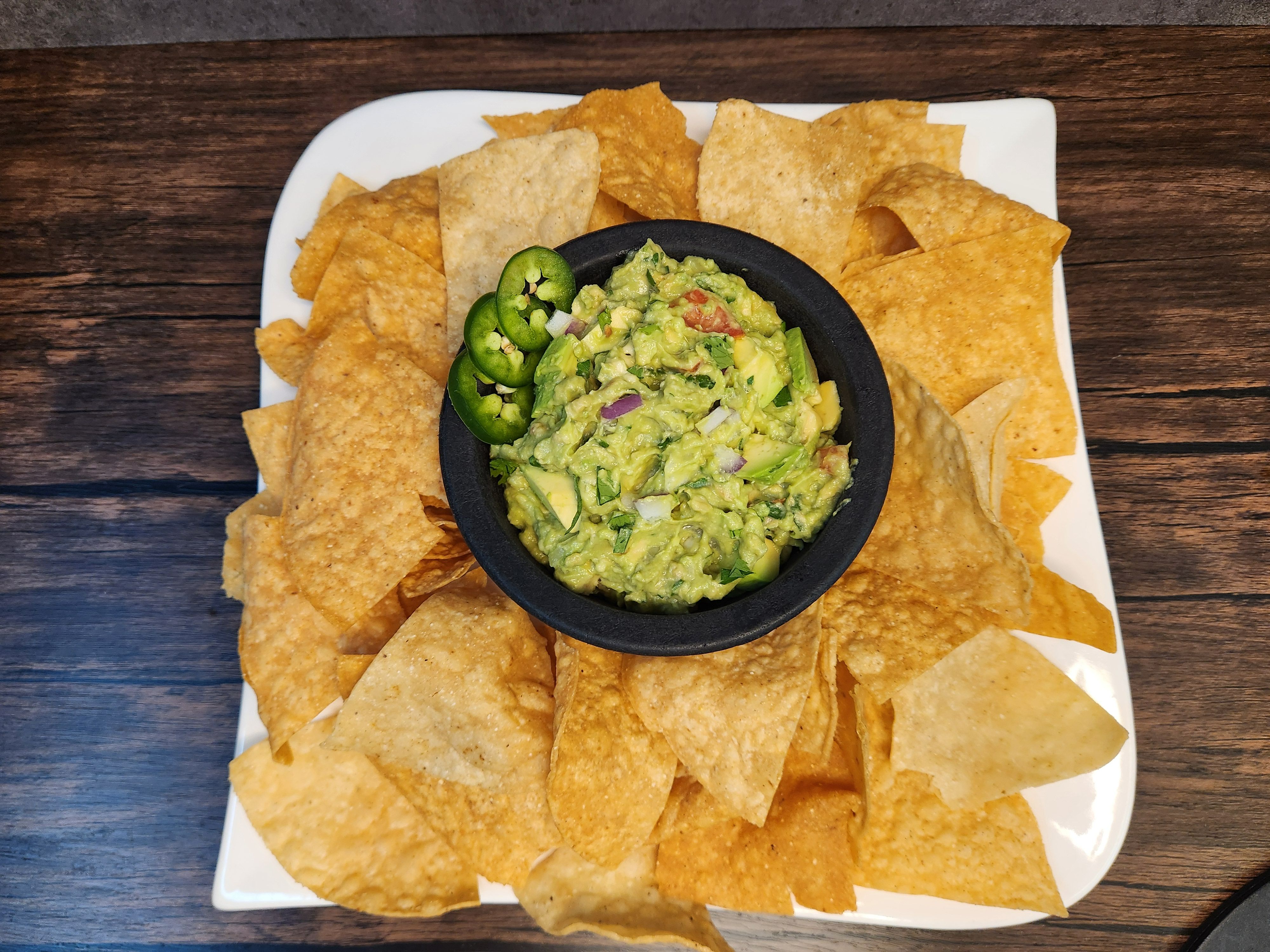 GUACAMOLE W/ Chips.