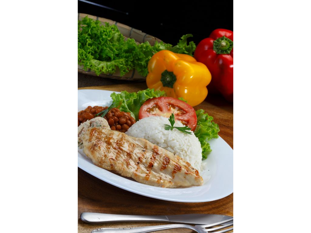 34. Cơm Gà Nướng / Steamed Rice w/Grilled Chicken Strips.