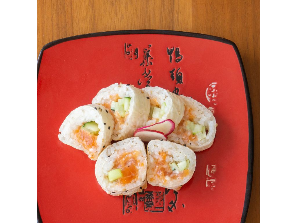 Truffle Salmon Tar-tar Roll.