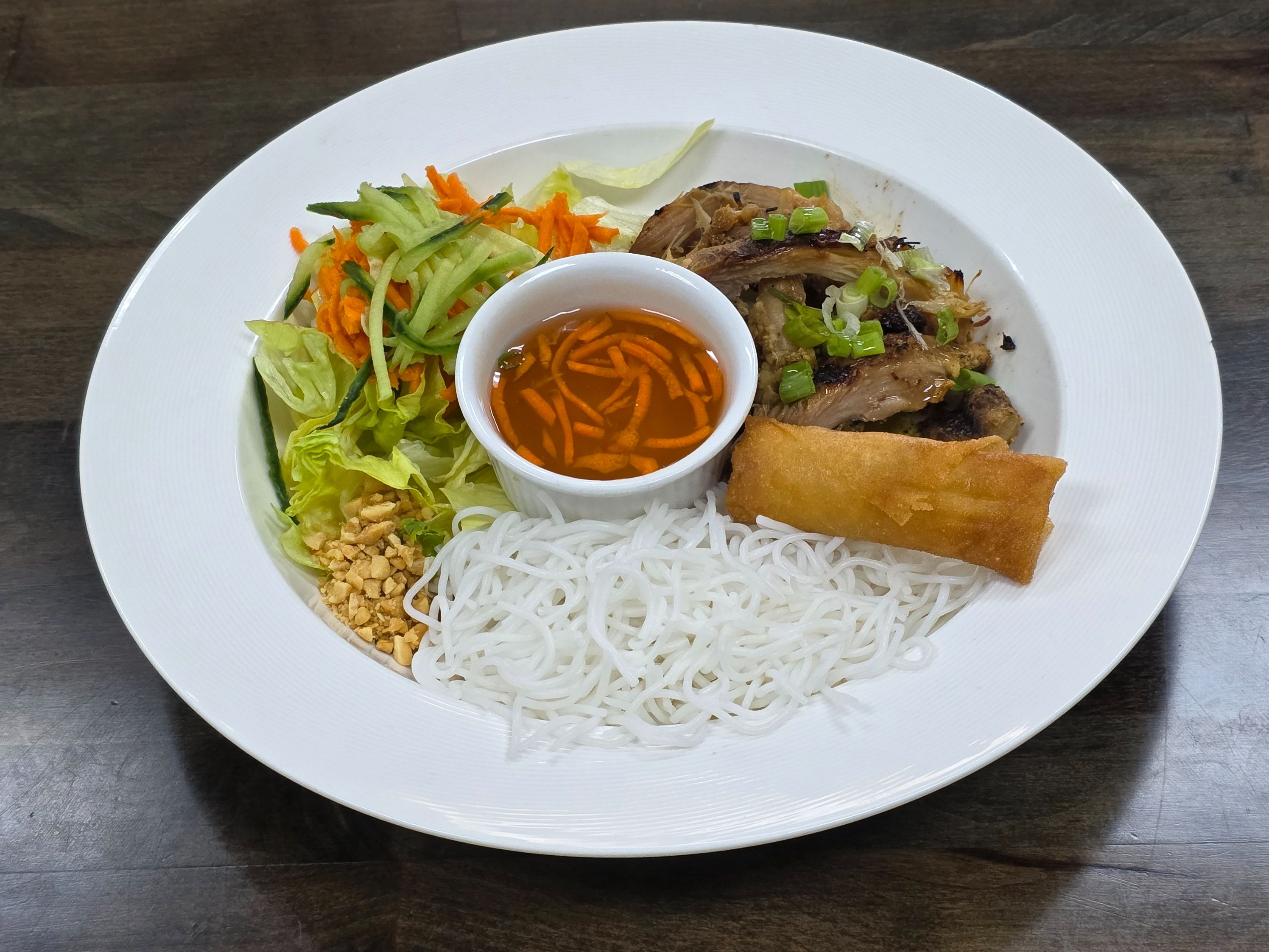 V2ck. Grilled Chicken, Eggroll(1) (Vermicelli fideos).