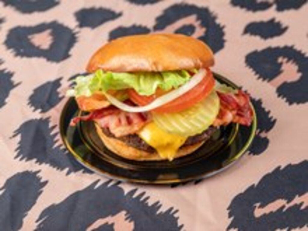 Deluxe Burger w/Fries.